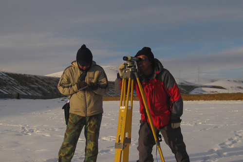 正在進行水準測量 正在進行水準測量